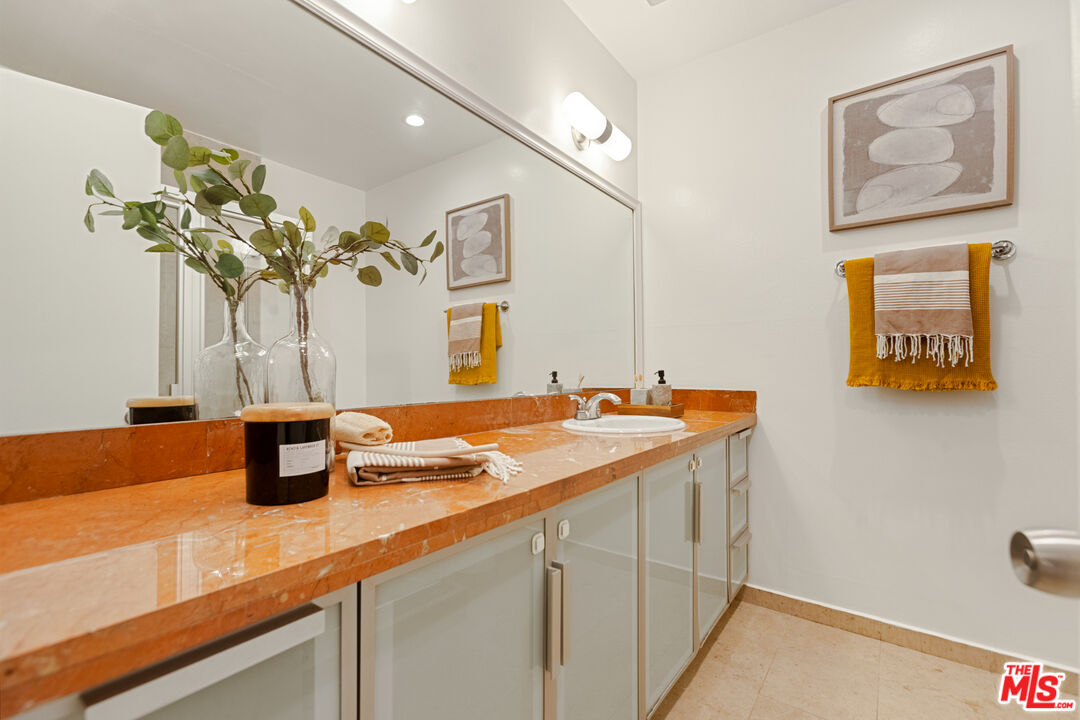 1250 S Beverly Glen Blvd Unit: 107