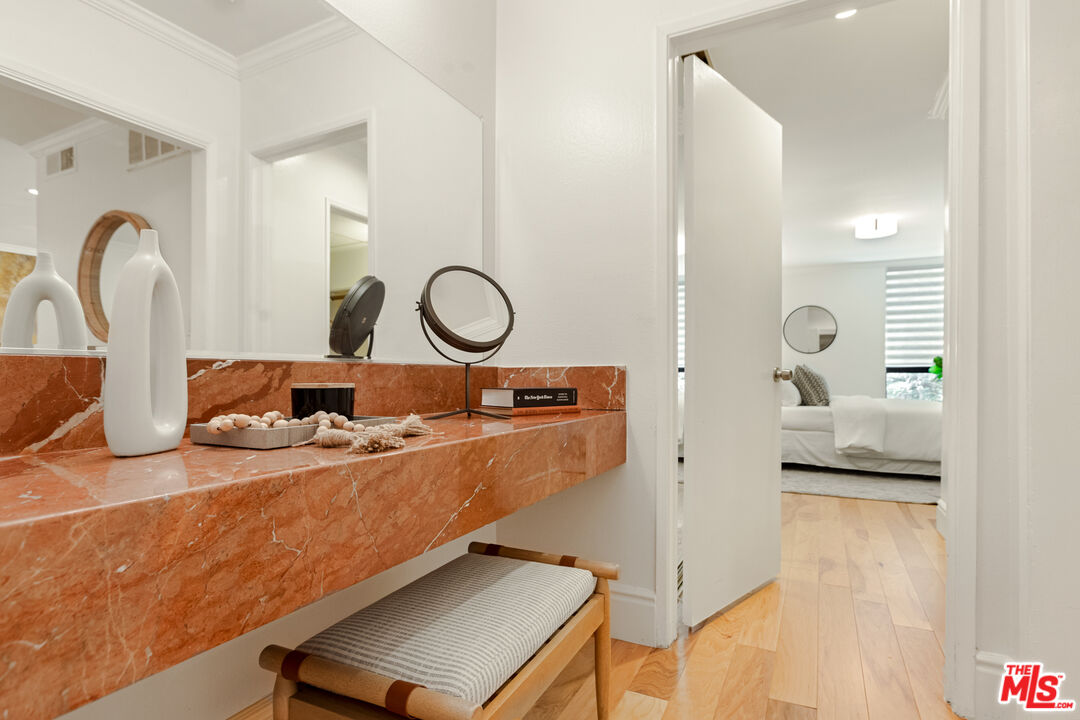 1250 S Beverly Glen Blvd Unit: 107