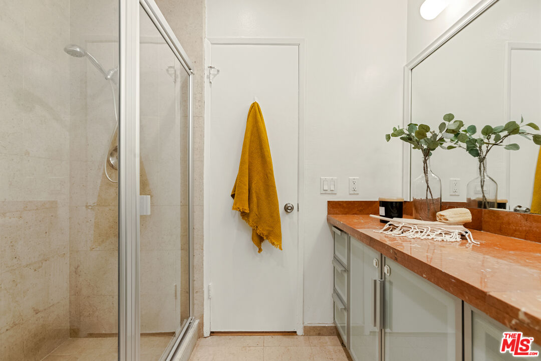 1250 S Beverly Glen Blvd Unit: 107