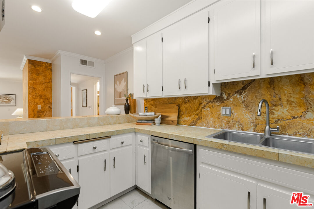 1250 S Beverly Glen Blvd Unit: 107