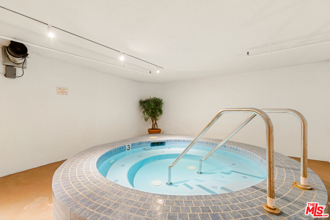 1250 S Beverly Glen Blvd Unit: 107