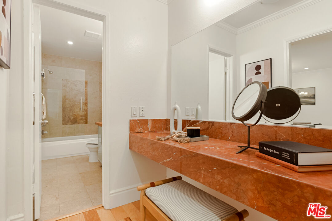1250 S Beverly Glen Blvd Unit: 107
