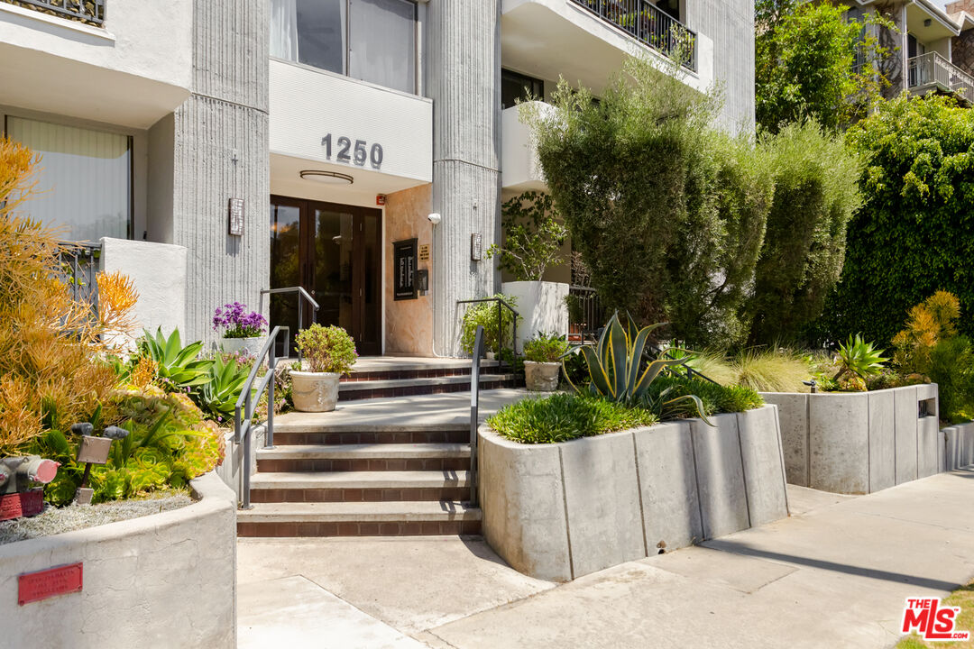 1250 S Beverly Glen Blvd Unit: 107