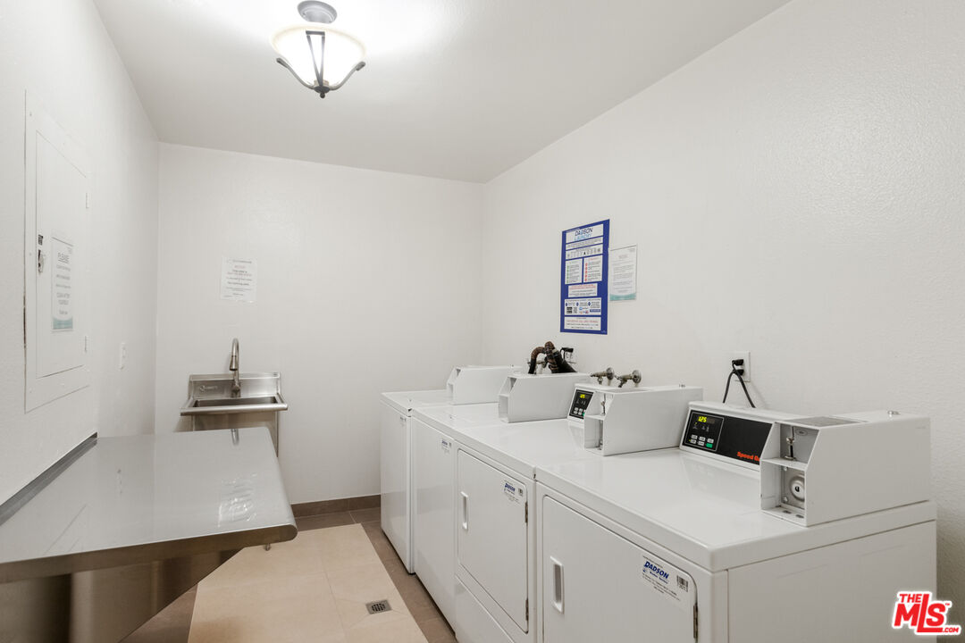 1250 S Beverly Glen Blvd Unit: 107