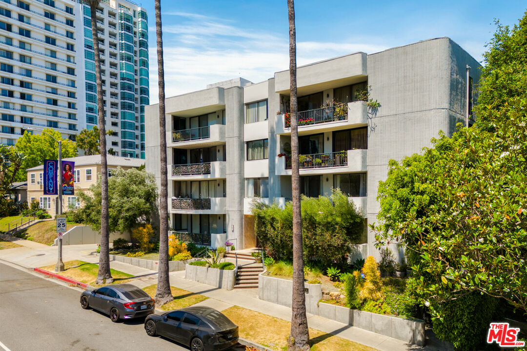 1250 S Beverly Glen Blvd Unit: 107