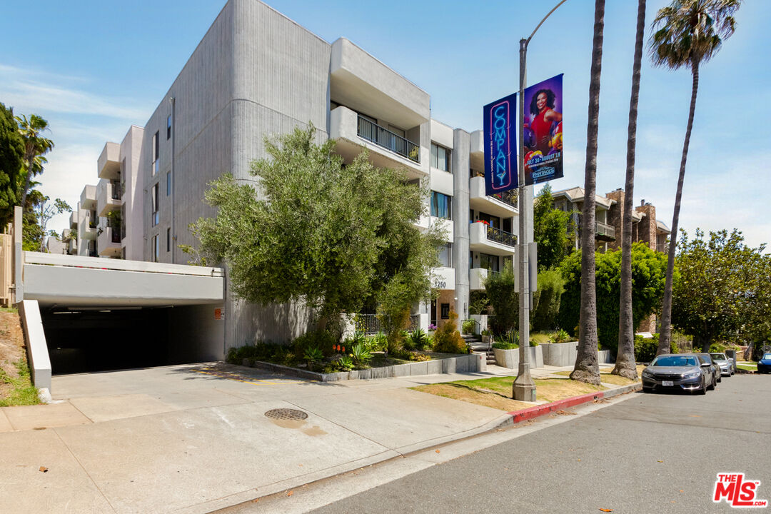 1250 S Beverly Glen Blvd Unit: 107