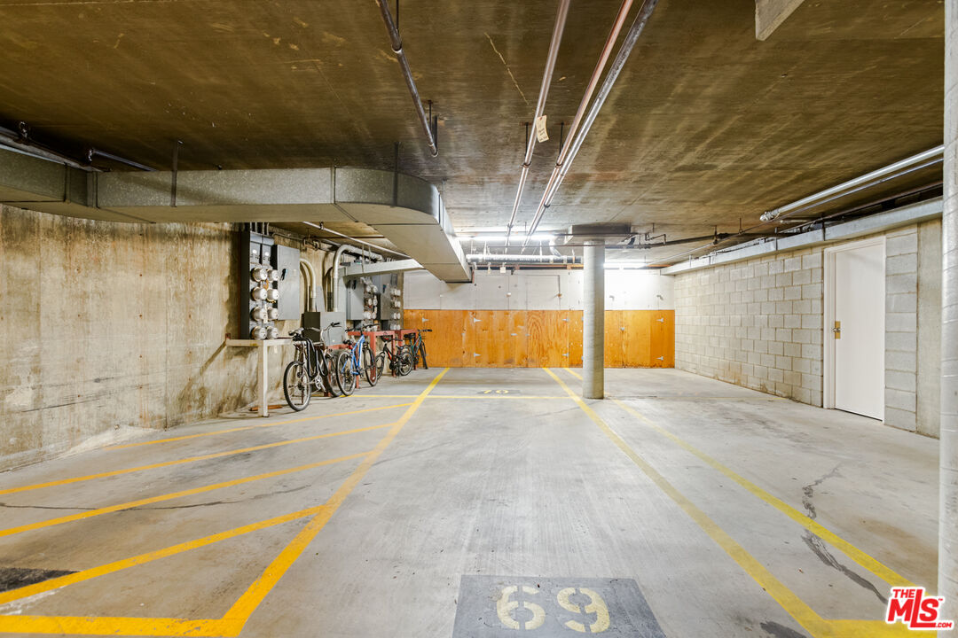 1250 S Beverly Glen Blvd Unit: 107
