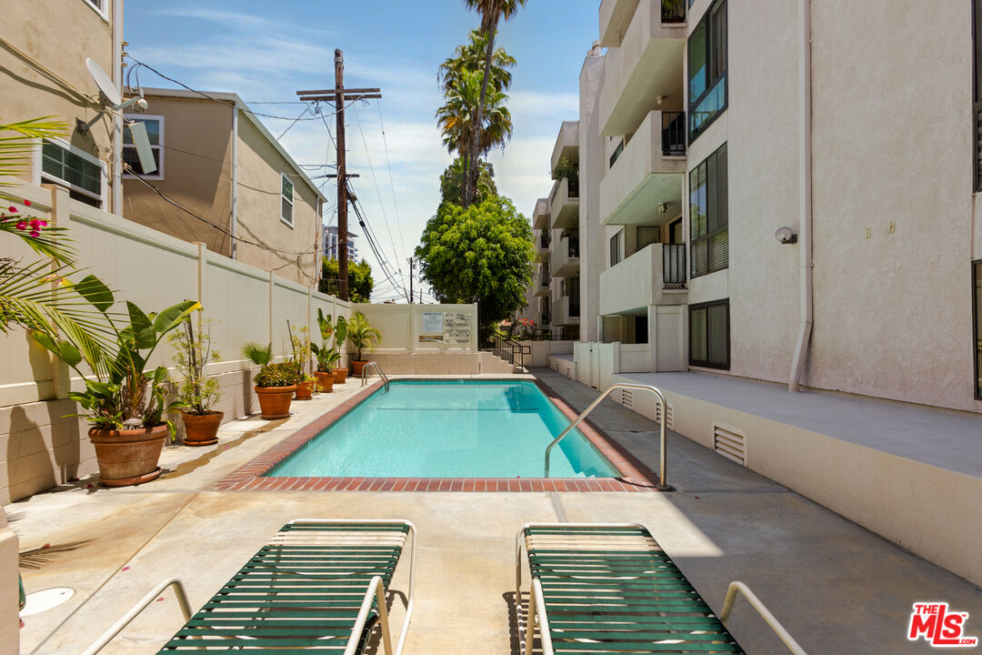 1250 S Beverly Glen Blvd Unit: 107