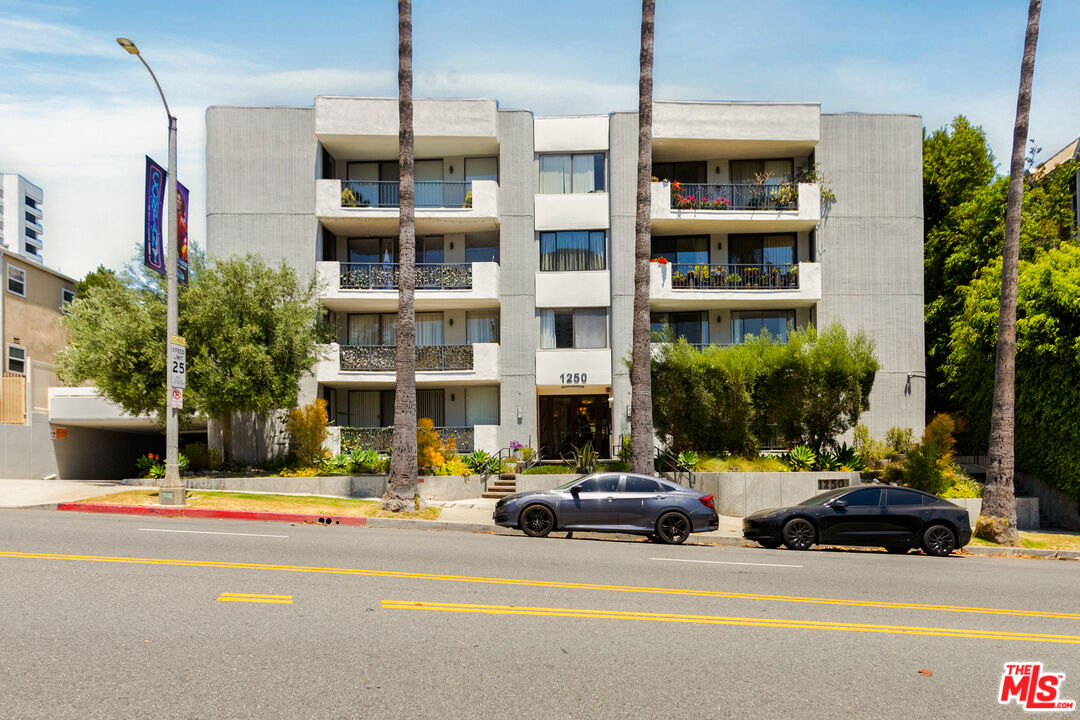 1250 S Beverly Glen Blvd Unit: 107