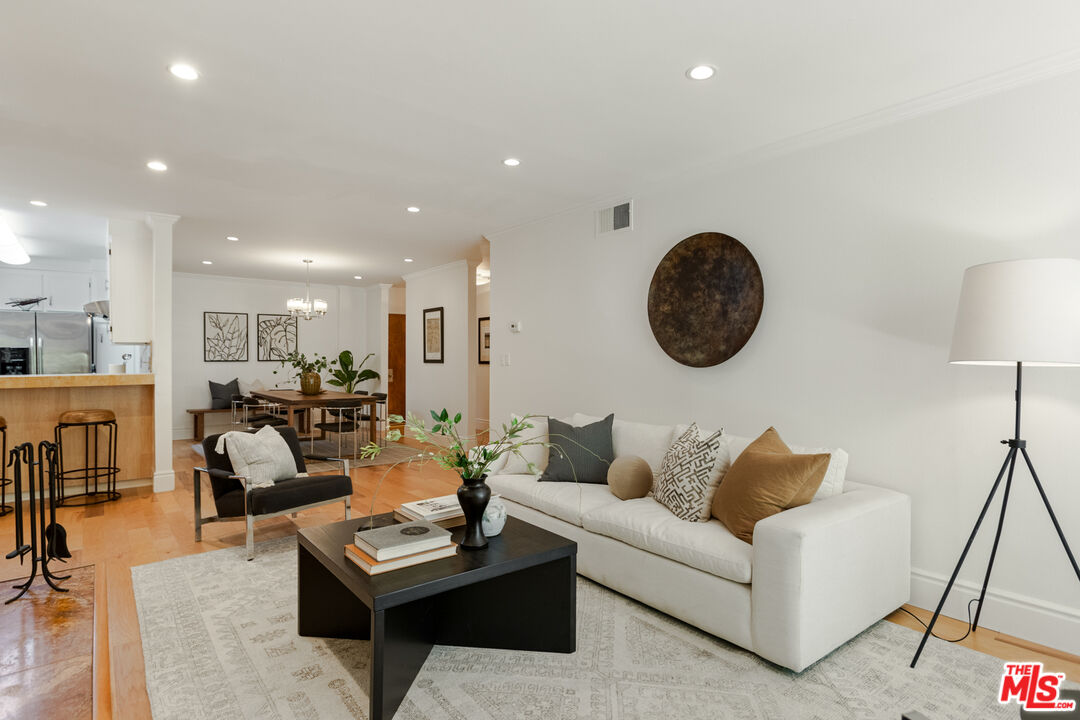 1250 S Beverly Glen Blvd Unit: 107