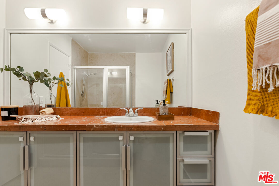 1250 S Beverly Glen Blvd Unit: 107