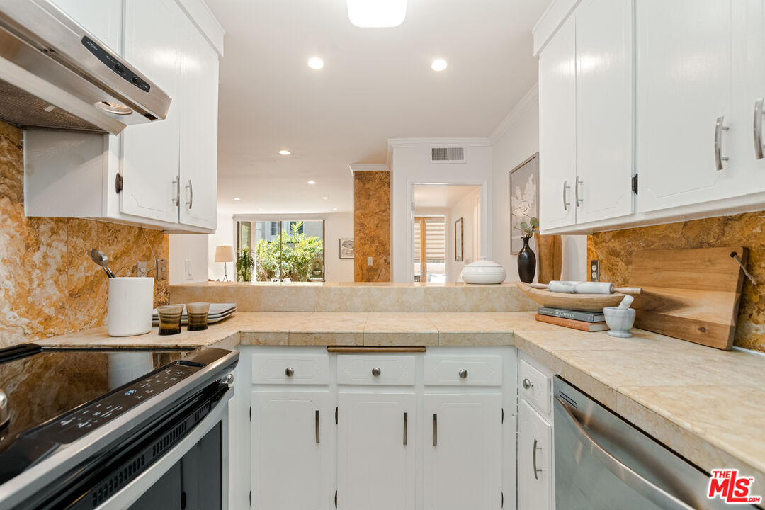 1250 S Beverly Glen Blvd Unit: 107
