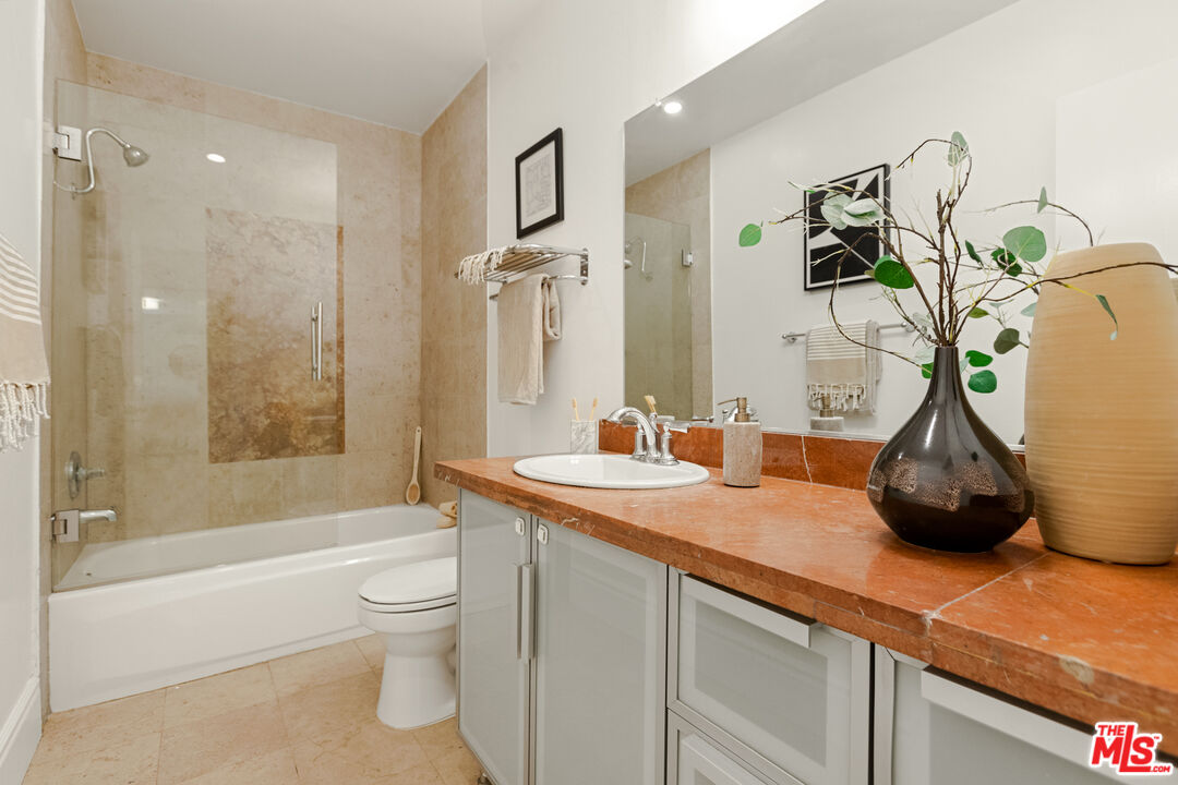 1250 S Beverly Glen Blvd Unit: 107