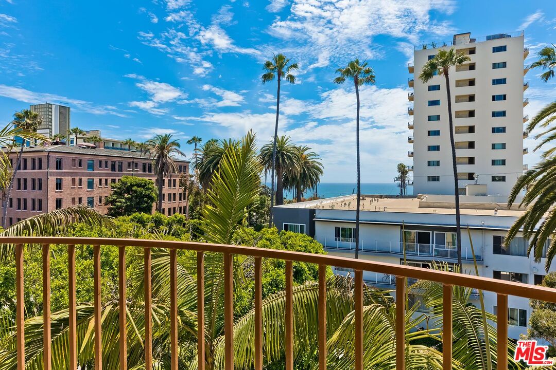 211 California Ave Unit: #502