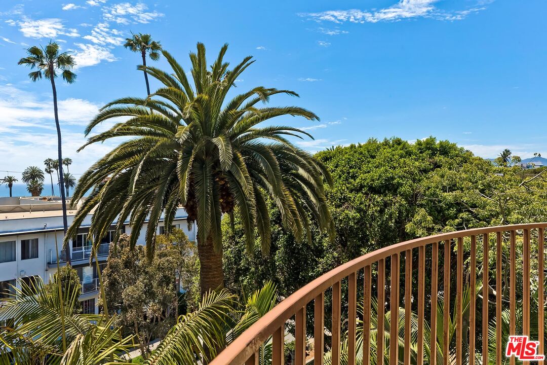 211 California Ave Unit: #502