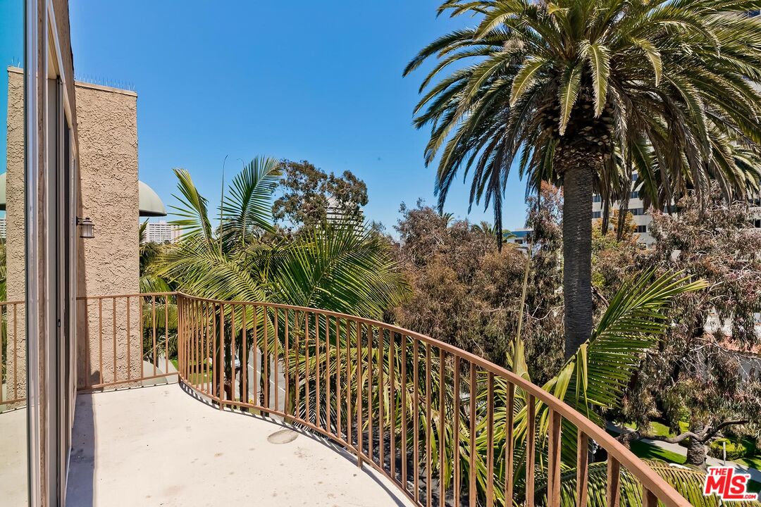 211 California Ave Unit: #502