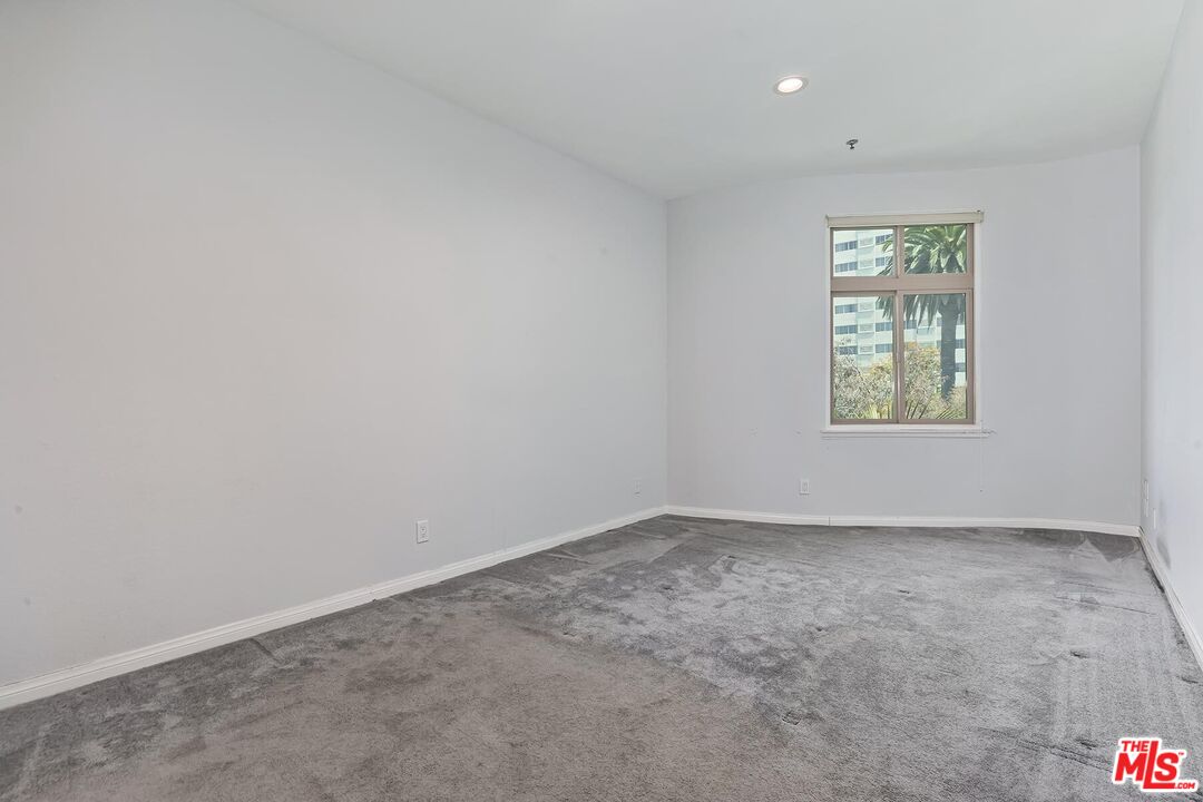 211 California Ave Unit: #502