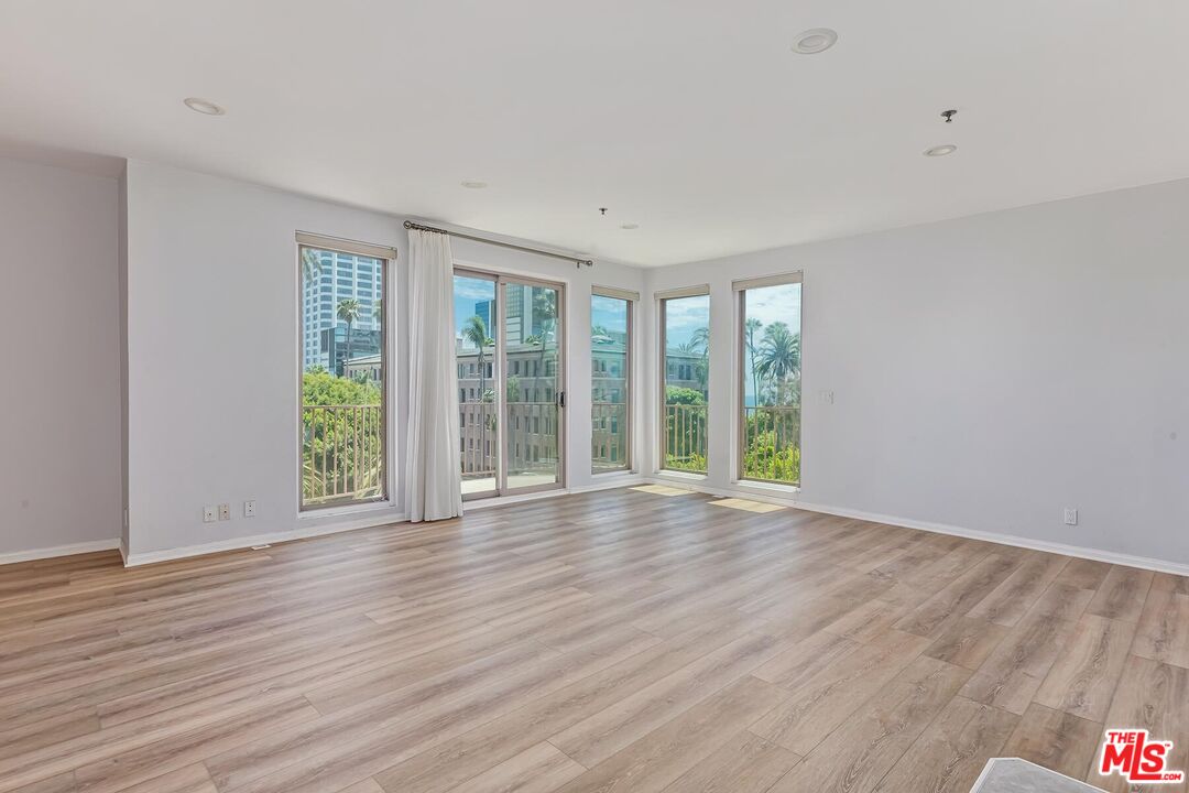 211 California Ave Unit: #502