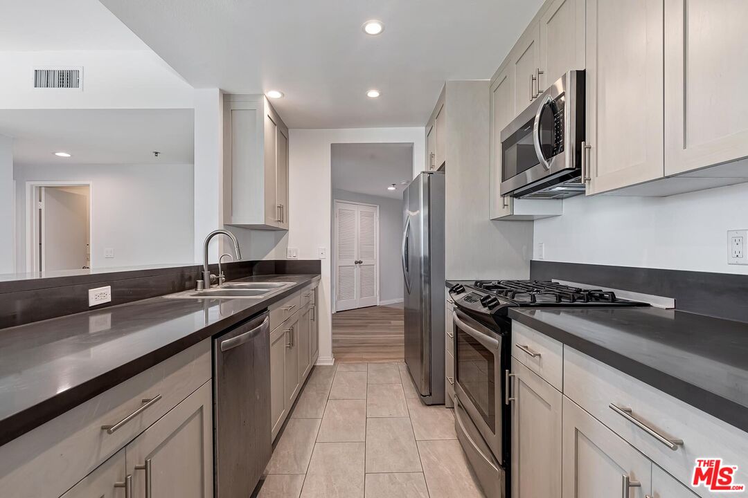 211 California Ave Unit: #502