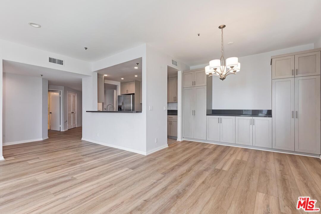 211 California Ave Unit: #502