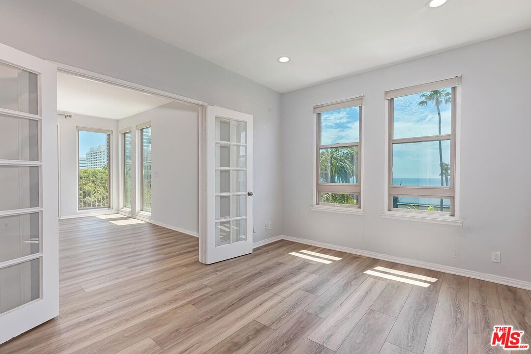 211 California Ave Unit: #502