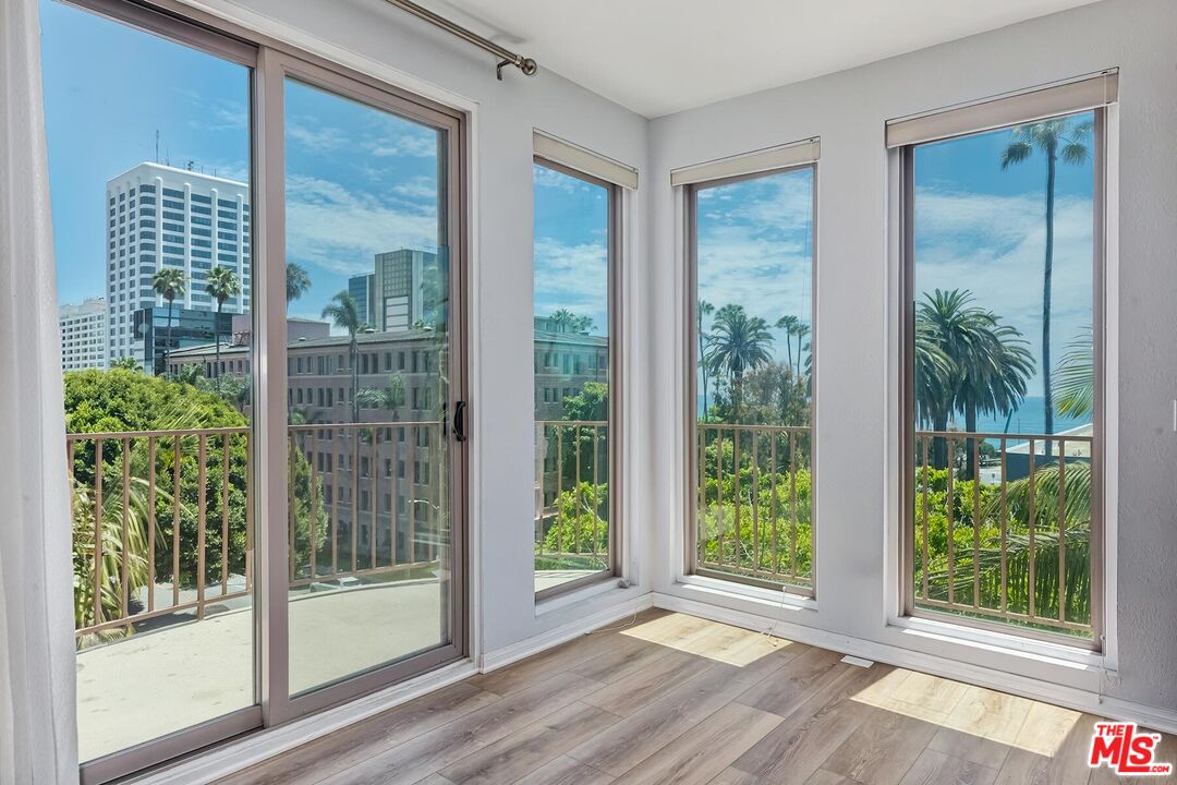 211 California Ave Unit: #502