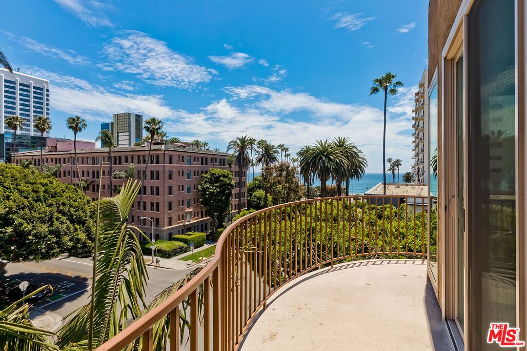 211 California Ave Unit: #502