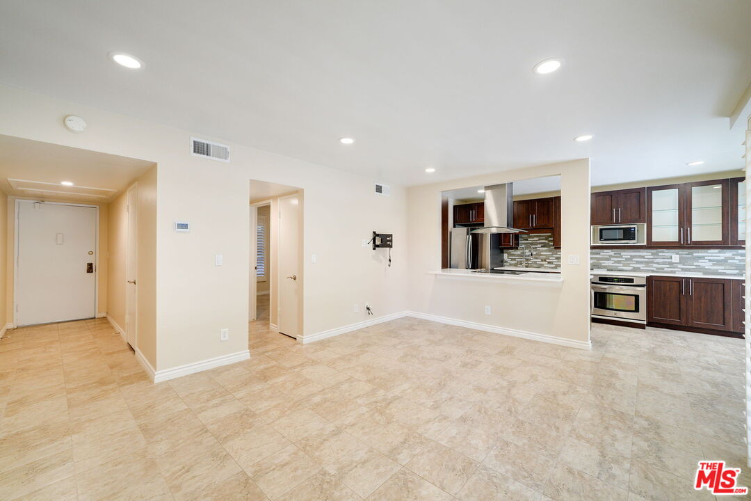 1023 Hancock Ave Unit: 114