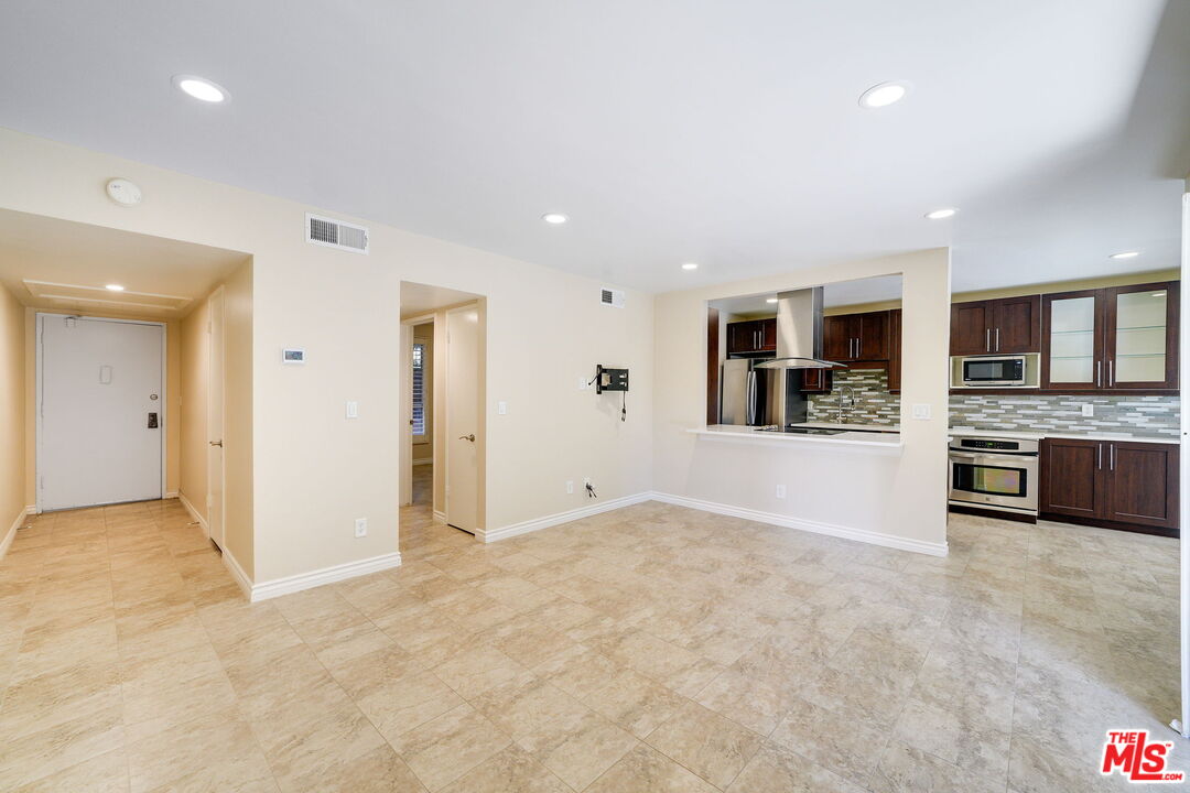 1023 Hancock Ave Unit: 114