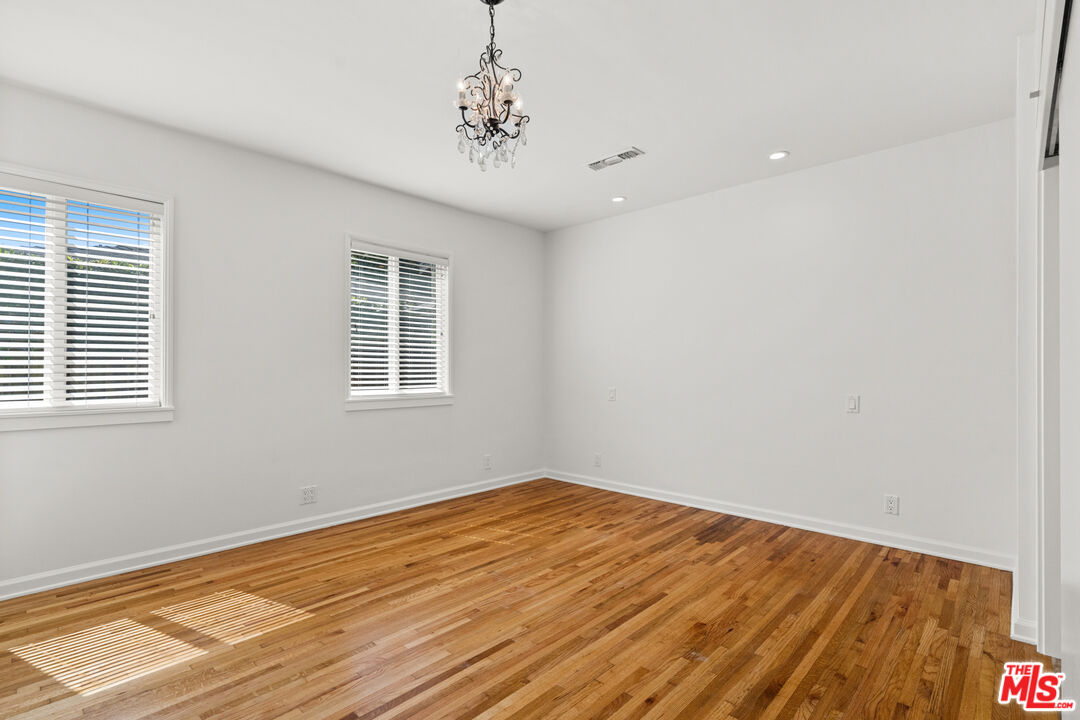 4352 Globe Ave