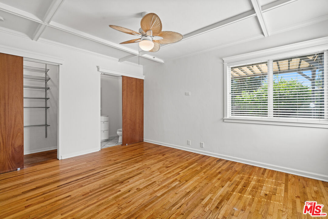 4352 Globe Ave