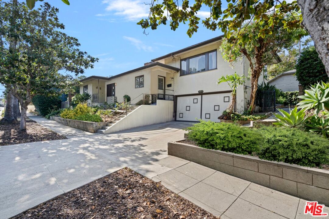 5010 Elmwood Ave