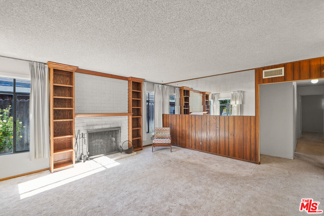 8620 Penfield Ave