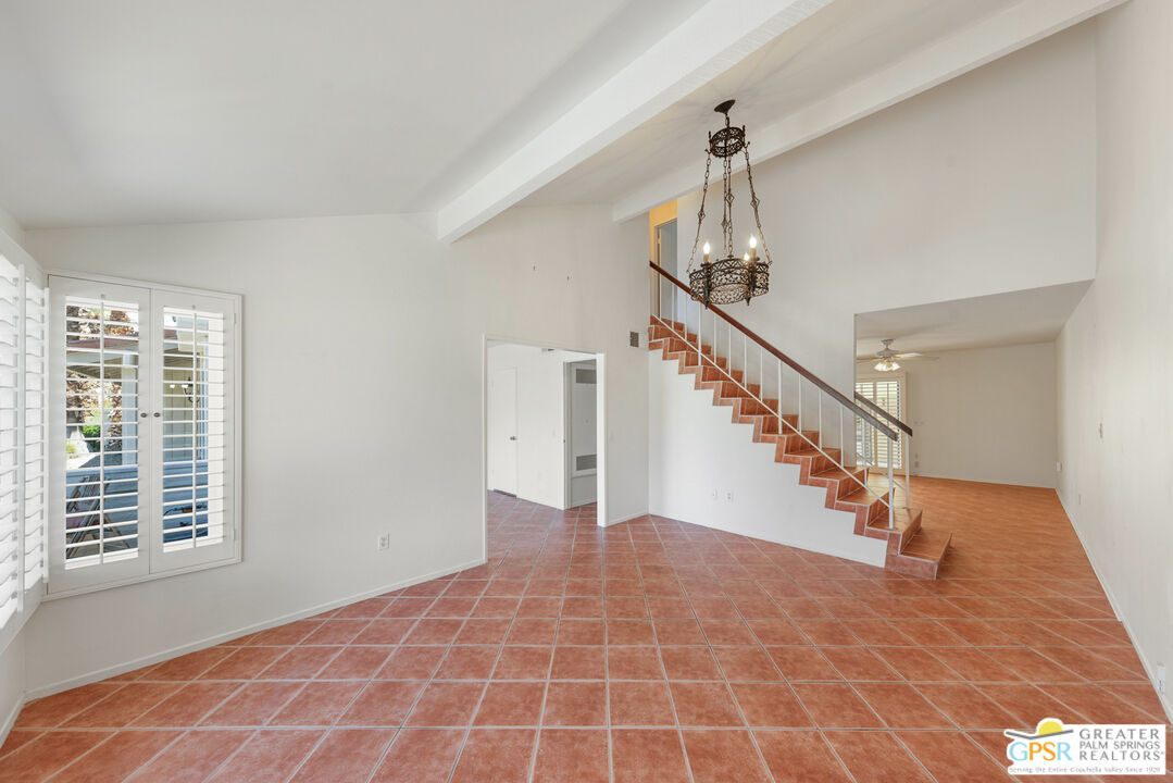 2010 Lawrence Crossley Rd Unit: 6