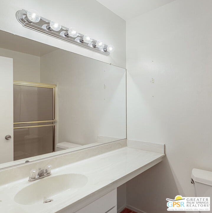 2010 Lawrence Crossley Rd Unit: 6