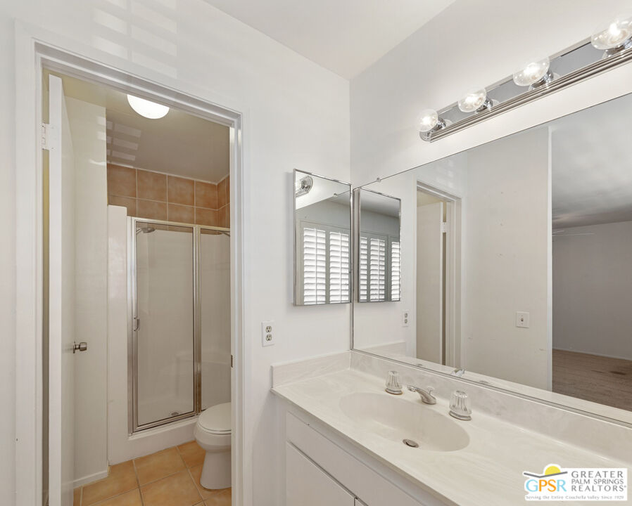 2010 Lawrence Crossley Rd Unit: 6