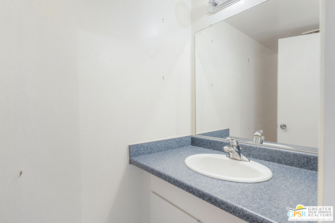 2010 Lawrence Crossley Rd Unit: 6