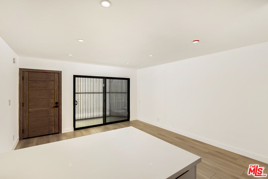 120 S Canon Dr Unit: 2