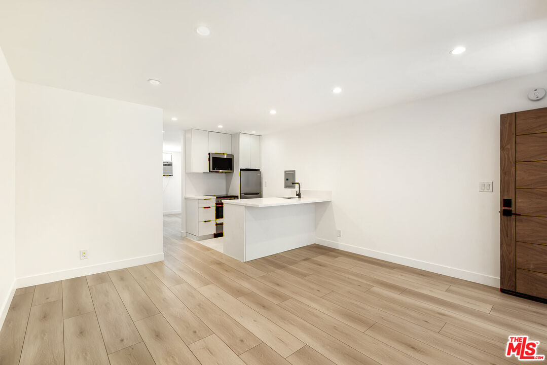 120 S Canon Dr Unit: 2