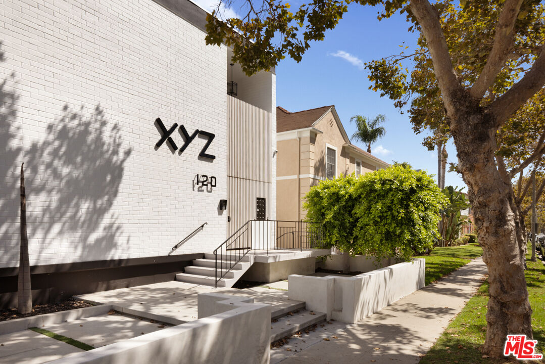 120 S Canon Dr Unit: 2