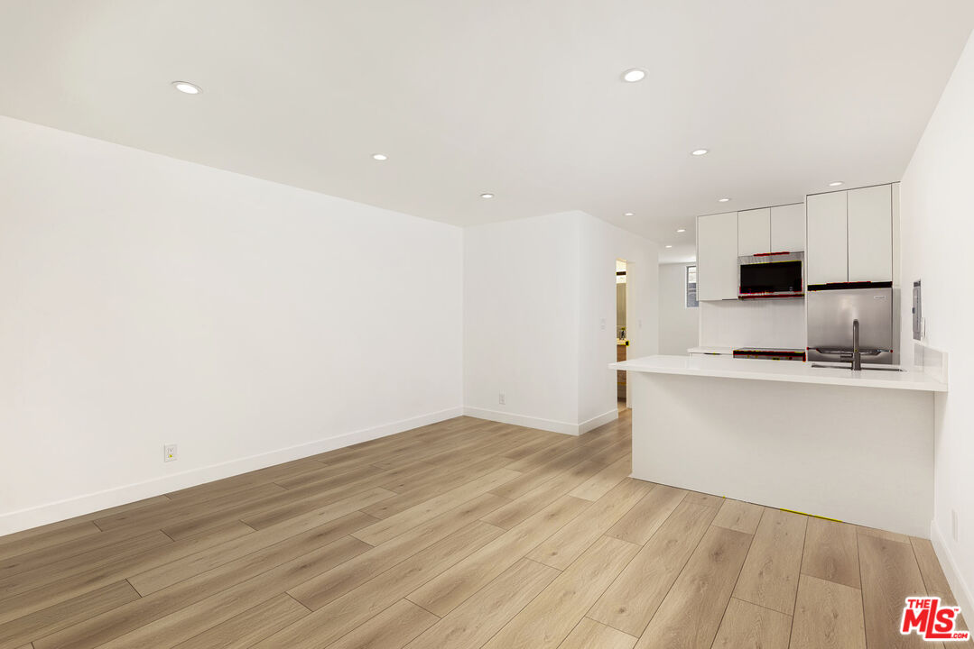 120 S Canon Dr Unit: 2