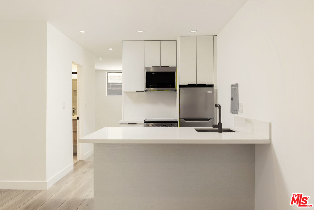 120 S Canon Dr Unit: 2