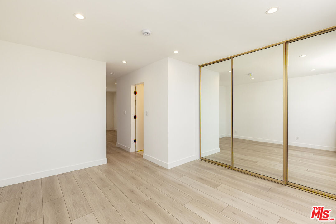 120 S Canon Dr Unit: 2