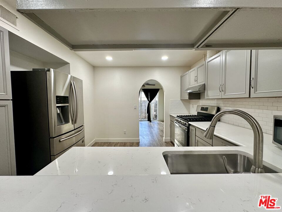 9025 Willis Ave Unit: 118