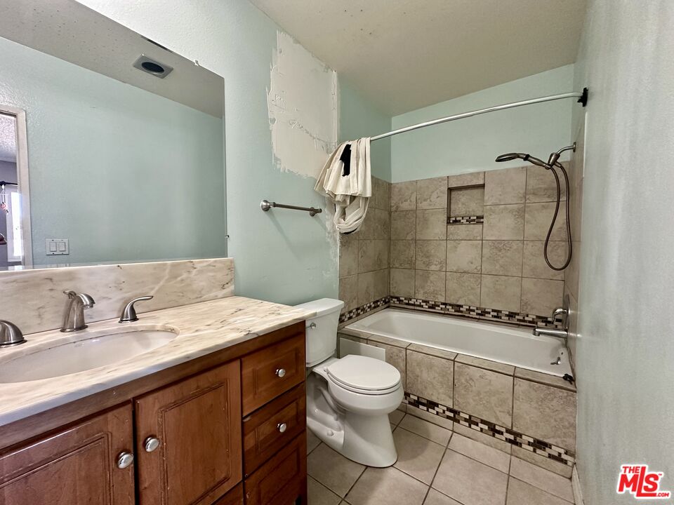 9025 Willis Ave Unit: 118