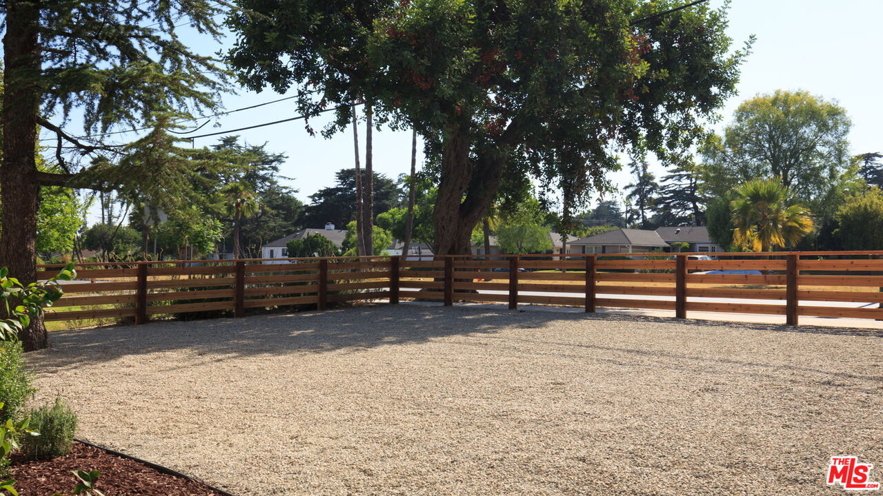 596 N Sierra Madre Blvd