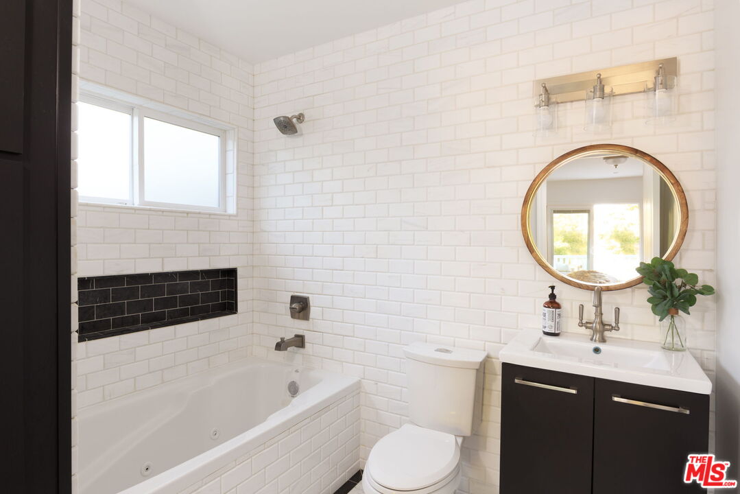 596 N Sierra Madre Blvd