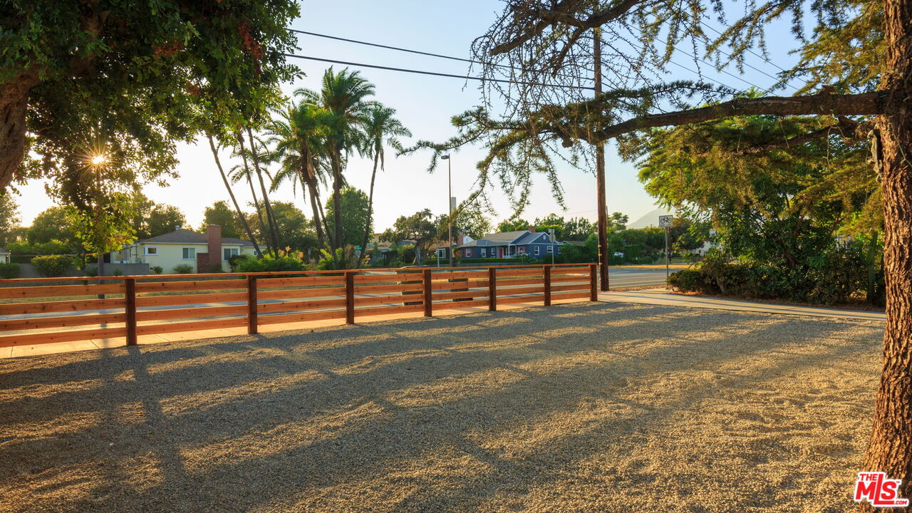 596 N Sierra Madre Blvd