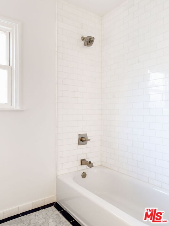 596 N Sierra Madre Blvd