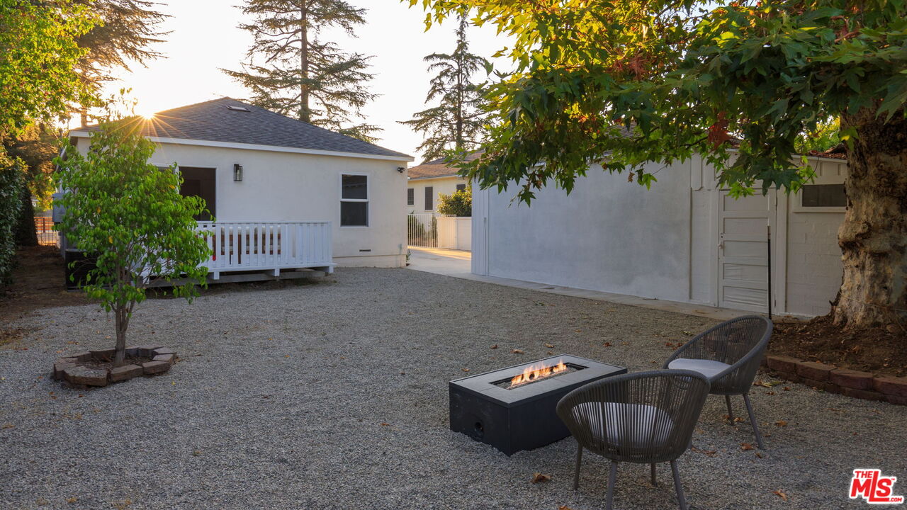 596 N Sierra Madre Blvd